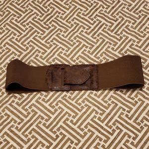 Brown vegan leather/stretch belt